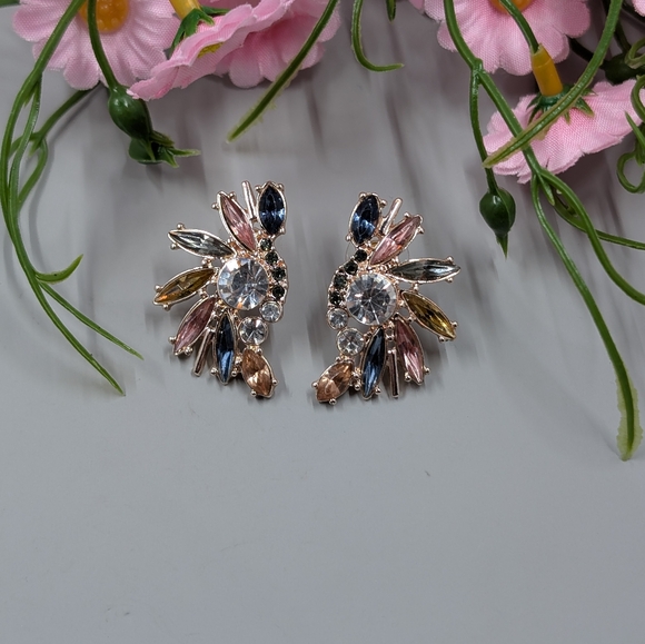Jewelry - Bright And Fun Art Deco Style Vintage Crystal Stud Earrings